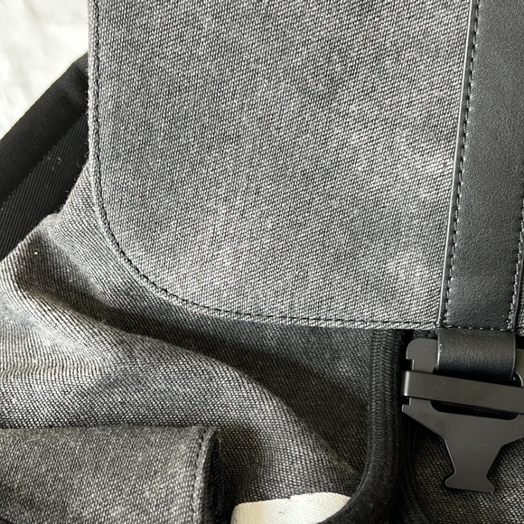 Urban Revivo  leather canvas Laid flat measures 17”x15” depth 7” - Picture 16 of 16